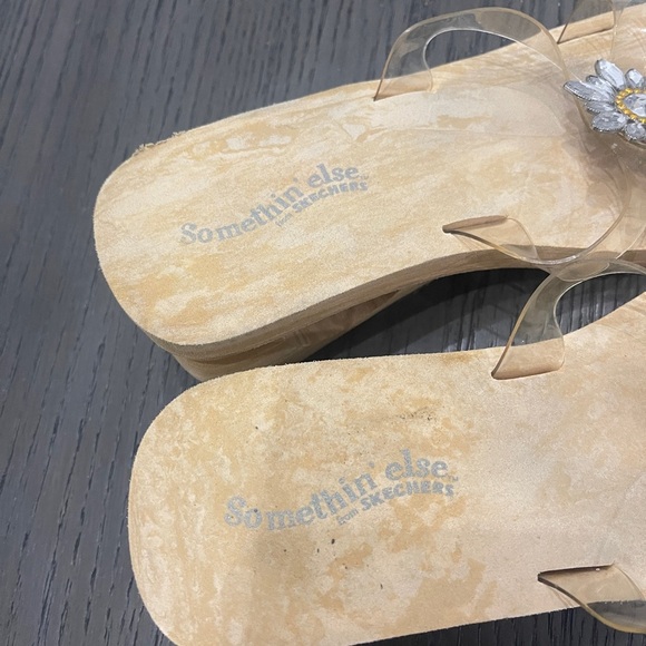 Sketchers Y2K Rhinestone Flower Sandals Size 9 - Picture 6 of 6